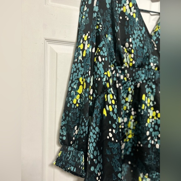 Torrid Satin Surplice Tie Cut Out Back Long Sleeve Blouse Size 4X - Picture 7 of 8